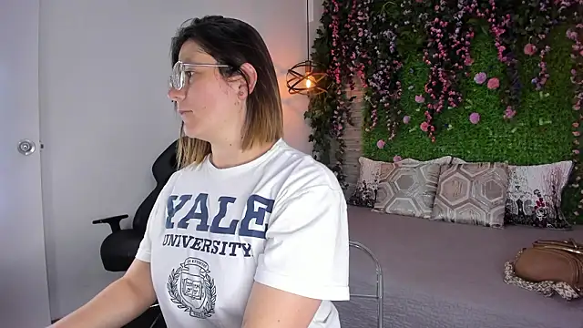 SarahDeyvis online show from March 13, 2026, 3:13 am