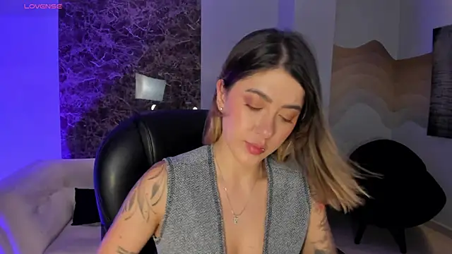 EveBensonX online show from June 25, 2026, 8:02 pm