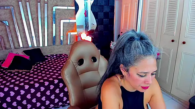 cute sassy online show from April 28, 2026, 8:03 pm