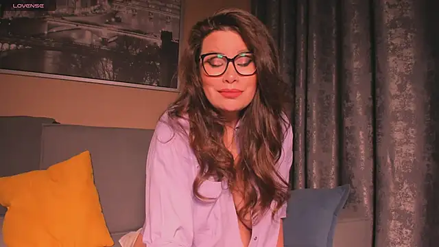 Snapshot of Jessica_555 chatting on March 13, 2025, 1:32 am Jessica 555 online show from March 13, 2025, 1:32 am