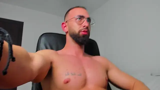 Snapshot of MichaelMasterss chatting on December 13, 2024, 12:09 am MichaelMasterss online show from December 13, 2024, 12:09 am