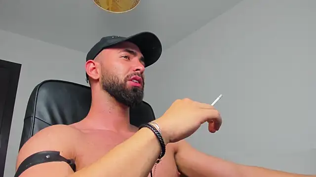 Snapshot of MichaelMasterss chatting on December 17, 2024, 12:34 am MichaelMasterss online show from December 17, 2024, 12:34 am