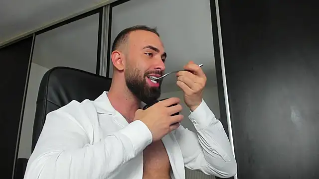 Snapshot of MichaelMasterss chatting on March 20, 2025, 9:35 pm MichaelMasterss online show from March 20, 2025, 9:35 pm