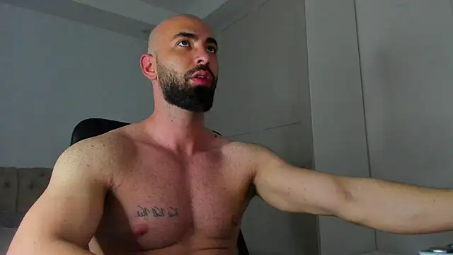 MichaelMasterss online show from April 28, 2026, 8:36 pm