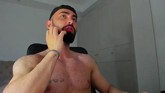 MichaelMasterss online show from May 4, 2026, 10:17 pm