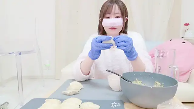 Snapshot of Yuu__k chatting on December 22, 2024, 1:00 pm Yuu k online show from December 22, 2024, 1:00 pm