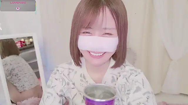 Snapshot of Yuu__k chatting on February 16, 2025, 4:32 pm Yuu k online show from February 16, 2025, 4:32 pm