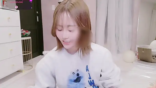 Snapshot of Yuu__k chatting on December 19, 2025, 2:57 pm Yuu k online show from December 19, 2025, 2:57 pm