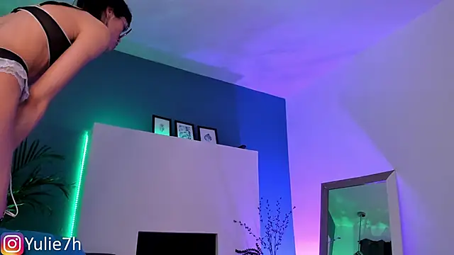  Jessy Moon  online show from September 17, 2025, 8:10 pm