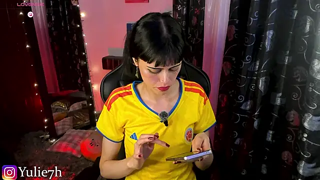  Jessy Moon  online show from June 18, 2026, 12:11 am