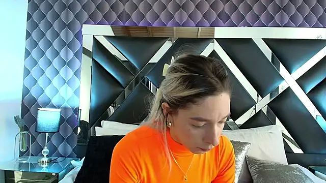 Snapshot of victoriaa_lee_ chatting on February 19, 2025, 6:43 pm victoriaa lee online show from February 19, 2025, 6:43 pm