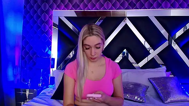 Snapshot of victoriaa_lee_ chatting on October 18, 2025, 7:58 pm victoriaa lee online show from October 18, 2025, 7:58 pm