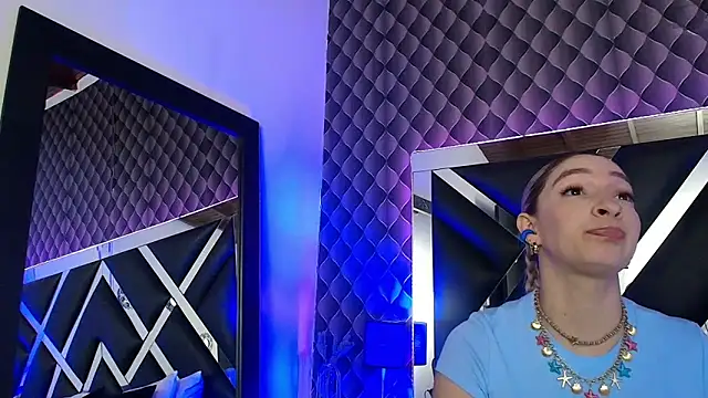 Snapshot of victoriaa_lee_ chatting on November 21, 2025, 7:23 pm victoriaa lee online show from November 21, 2025, 7:23 pm