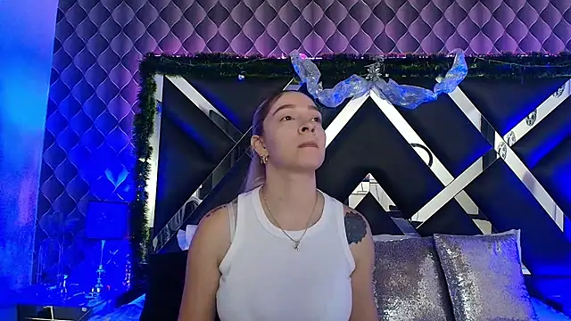 victoriaa lee  online show from December 15, 2025, 6:56 pm