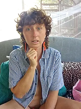 Snapshot of mossy_kiss chatting on September 18, 2025, 6:43 pm mossy kiss online show from September 18, 2025, 6:43 pm