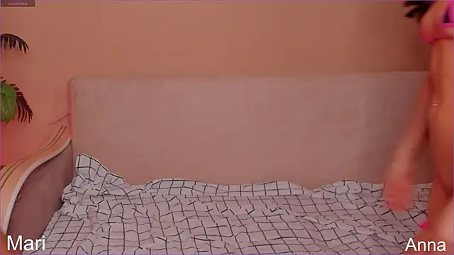 Snapshot of Mari___Anna chatting on January 17, 2025, 9:17 am Mari Anna online show from January 17, 2025, 9:17 am