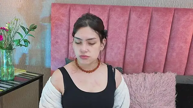 Alexa Thaylor  online show from February 23, 2026, 3:20 pm