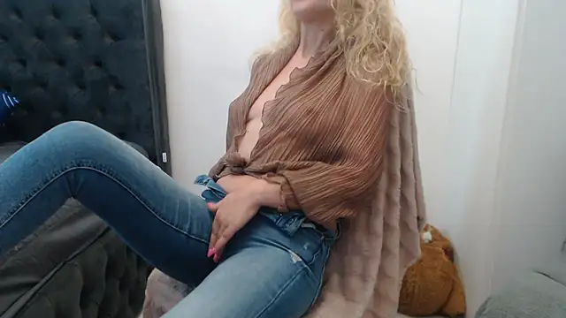 mesexylady34 online show from July 3, 2026, 3:18 pm