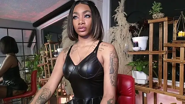 Snapshot of emely_brandon chatting on December 6, 2024, 4:36 am emely brandon online show from December 6, 2024, 4:36 am