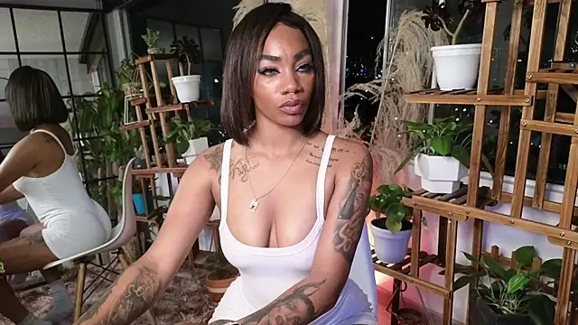 Snapshot of emely_brandon chatting on December 14, 2024, 4:12 am emely brandon online show from December 14, 2024, 4:12 am