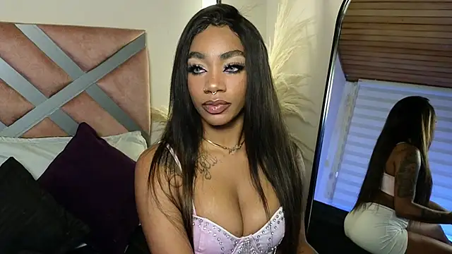 Snapshot of emely_brandon chatting on February 15, 2025, 1:21 am emely brandon online show from February 15, 2025, 1:21 am