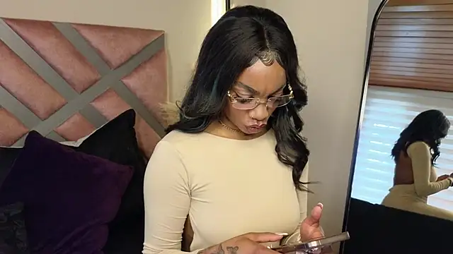 Snapshot of emely_brandon chatting on March 14, 2025, 7:44 pm emely brandon online show from March 14, 2025, 7:44 pm