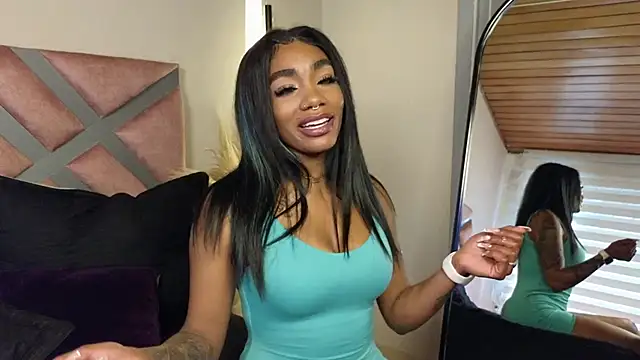 Snapshot of emely_brandon chatting on March 17, 2025, 7:15 pm emely brandon online show from March 17, 2025, 7:15 pm