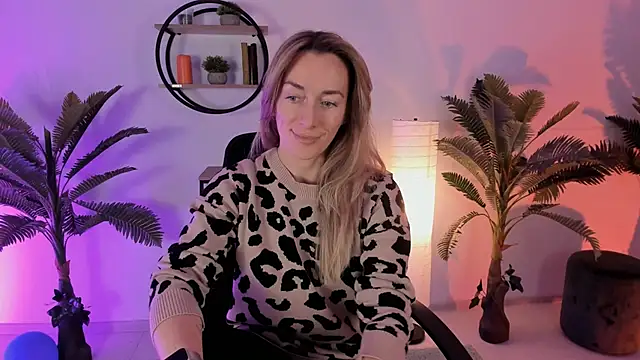 RebeccaMartinez online show from January 24, 2025, 12:20 pm