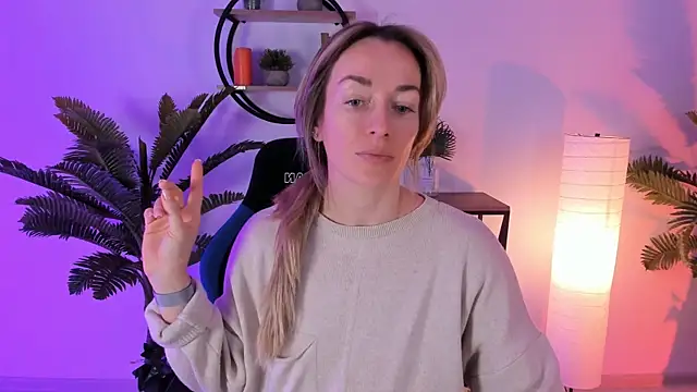 RebeccaMartinez online show from February 7, 2025, 5:20 am