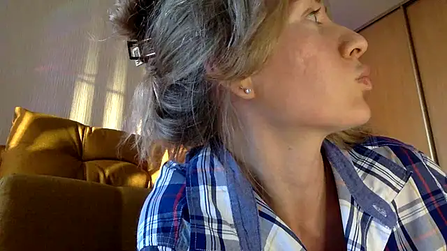 RebeccaMartinez online show from March 10, 2025, 1:43 pm