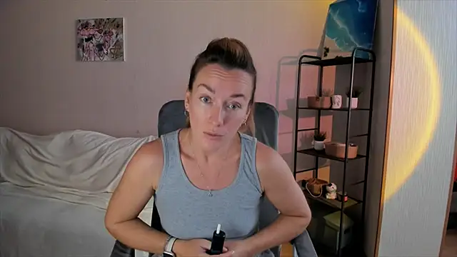 RebeccaMartinez online show from October 4, 2025, 9:29 am