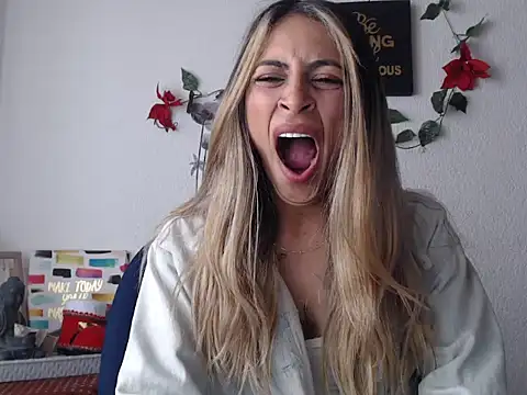 Snapshot of Liamiler01_ chatting on March 20, 2025, 12:11 pm Liamiler01 online show from March 20, 2025, 12:11 pm