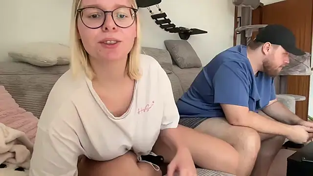 LucyFoxLulu online show from June 3, 2026, 2:33 pm