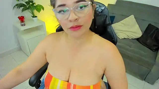 BellaFlaming online show from February 13, 2025, 2:31 pm