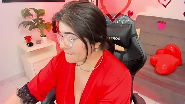 BellaFlaming online show from February 14, 2025, 6:40 pm