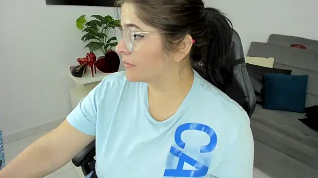 BellaFlaming online show from February 15, 2025, 9:15 pm