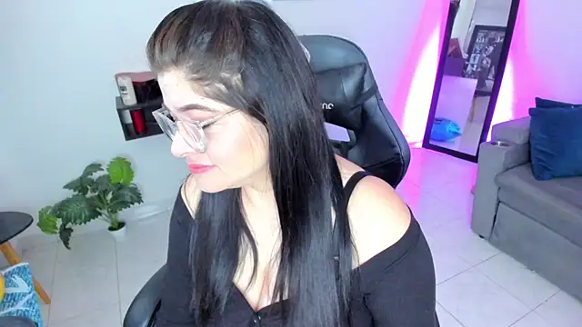 BellaFlaming online show from September 19, 2025, 11:11 am