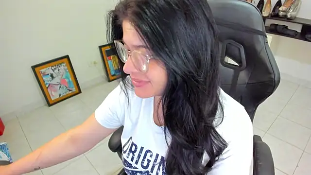 BellaFlaming online show from April 23, 2026, 10:36 am