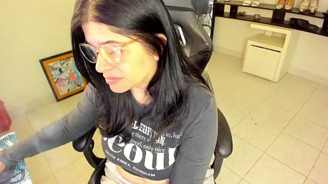 BellaFlaming online show from April 30, 2026, 10:43 am