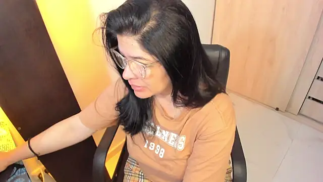 BellaFlaming online show from May 27, 2026, 10:12 am