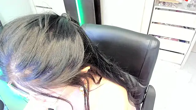BellaFlaming online show from June 3, 2026, 2:33 pm