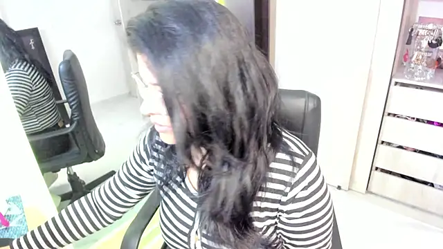BellaFlaming online show from June 9, 2026, 10:27 am
