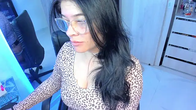 BellaFlaming online show from June 13, 2026, 10:35 am