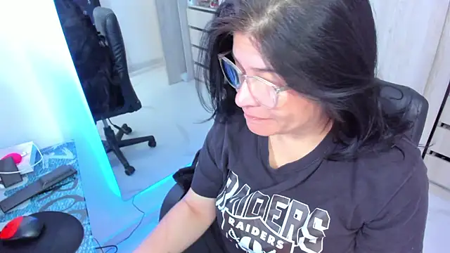 BellaFlaming online show from June 24, 2026, 1:32 pm