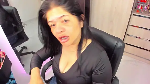 BellaFlaming online show from July 2, 2026, 11:27 am