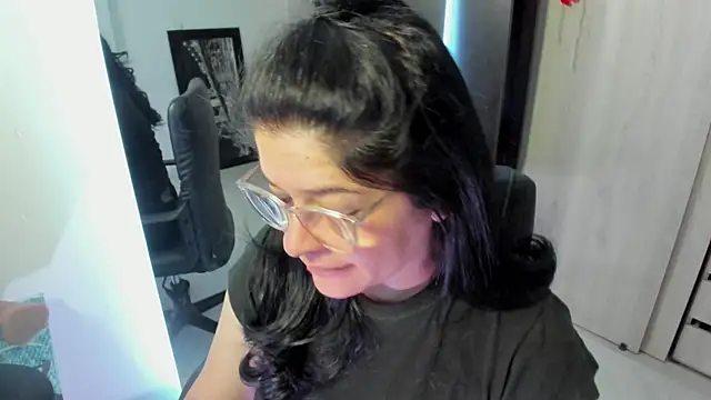 BellaFlaming online show from August 3, 2026, 10:32 am