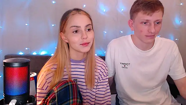 juliaanddima online show from September 18, 2025, 8:33 pm