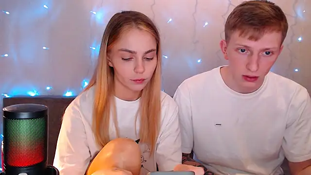 juliaanddima online show from September 26, 2025, 10:14 pm