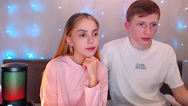 juliaanddima online show from October 5, 2025, 9:24 pm