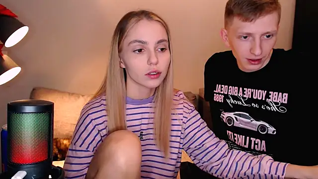 juliaanddima online show from October 26, 2025, 10:15 pm